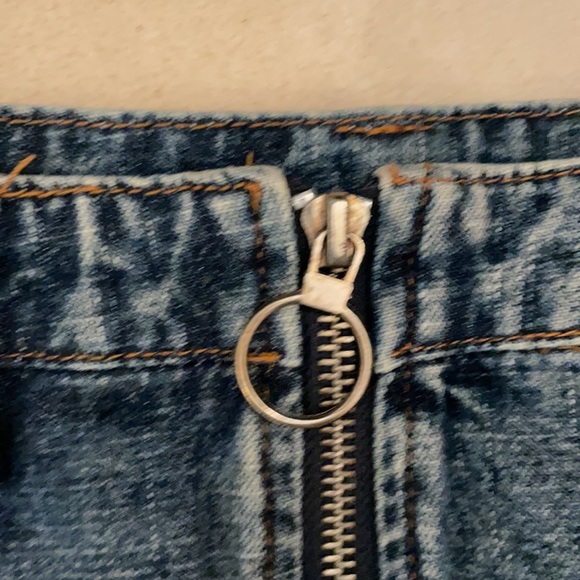 Fashion Nova Denim Skirt with vertical zipper. Size (M) Medium - Picture 10 of 13